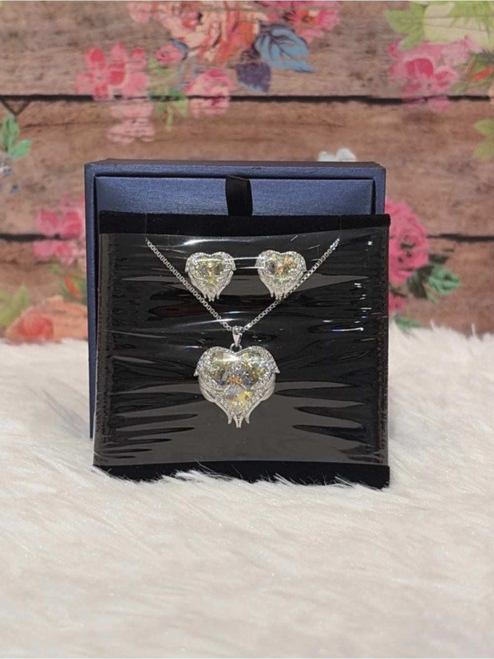 Swarovski Crystal Angel Wings Heart Design Necklace And Earring Gift Set